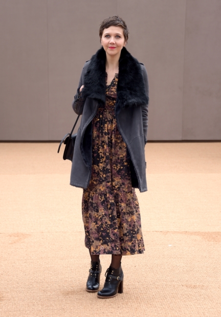 maggie-gyllenhaal-wearing-burberry-at-the-burberry-womenswear-autumn_winter-2015-show