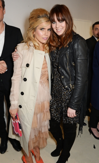 paloma-faith-and-clare-maguire-backstage-at-the-burberry-womenswear-autumn_winter-2015-show