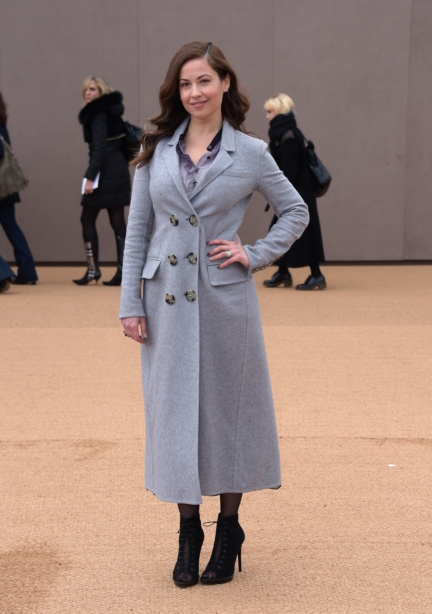 raya-abirached-wearing-burberry-at-the-burberry-womenswear-autumn_winter-2015-sho_002