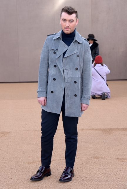 sam-smith-wearing-burberry-at-the-burberry-womenswear-autumn_winter-2015-show