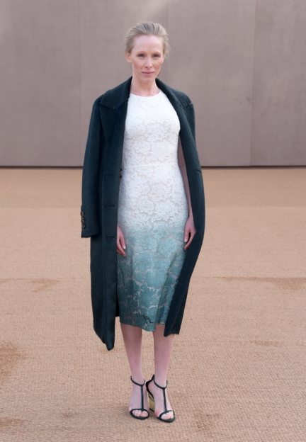 susanne-wuest-wearing-burberry-at-the-burberry-womenswear-autumn_winter-2015-show
