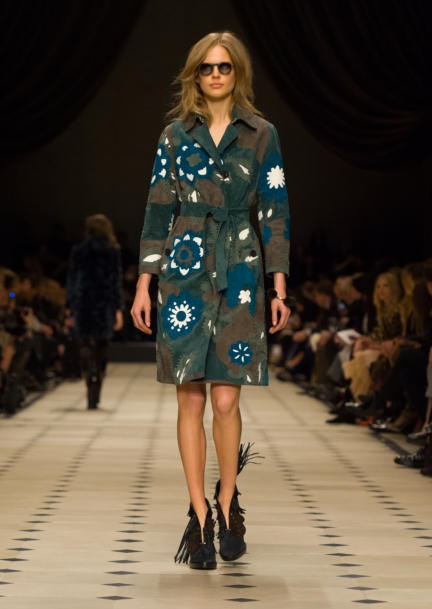 burberry-womenswear-autumn_winter-2015-collection-look-24