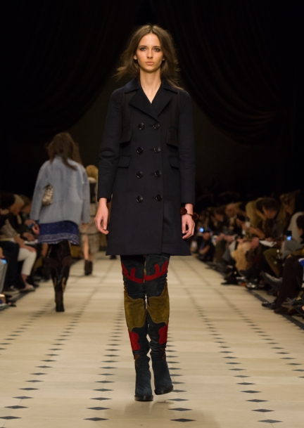 burberry-womenswear-autumn_winter-2015-collection-look-33