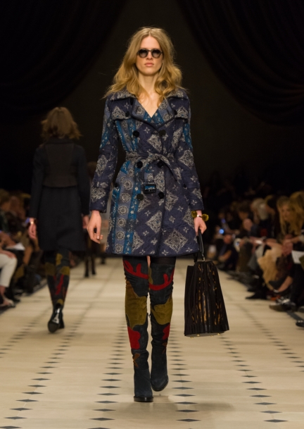 burberry-womenswear-autumn_winter-2015-collection-look-34