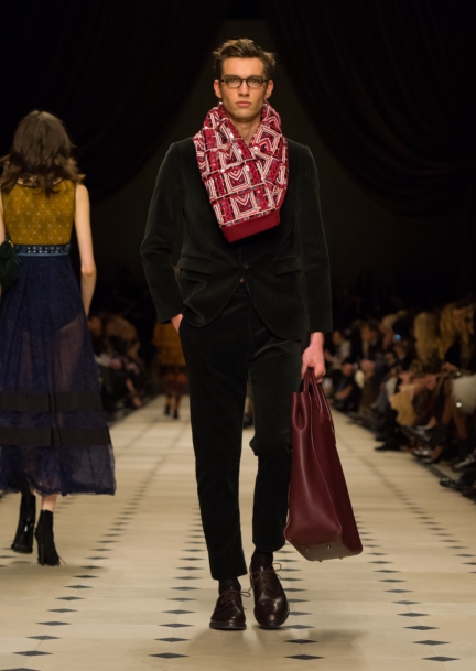 burberry-womenswear-autumn_winter-2015-collection-look-43