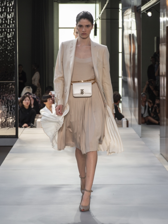 burberry-spring_summer-2019-collection-look-16