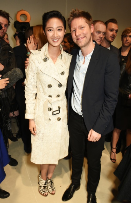 christopher-bailey-and-guey-lun-mei-at-the-burberry-womenswear-s_s16-show