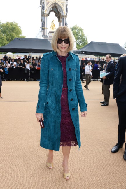 anna-wintour-wearing-burberry-at-the-burberry-prorsum-womenswear-spring_summer-2015-show