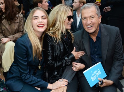 cara-delevingne-kate-moss-and-mario-testino-on-the-front-row-of-the-burberry-prorsum-spring_summer-2015-sho_003