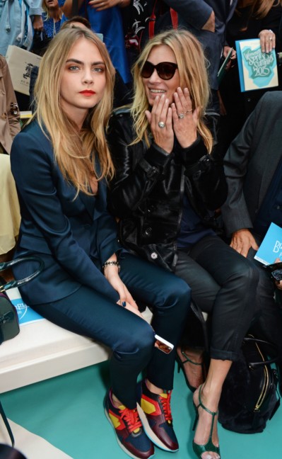 cara-delevingne-kate-moss-on-the-front-row-of-the-burberry-prorsum-spring_summer-2015-show