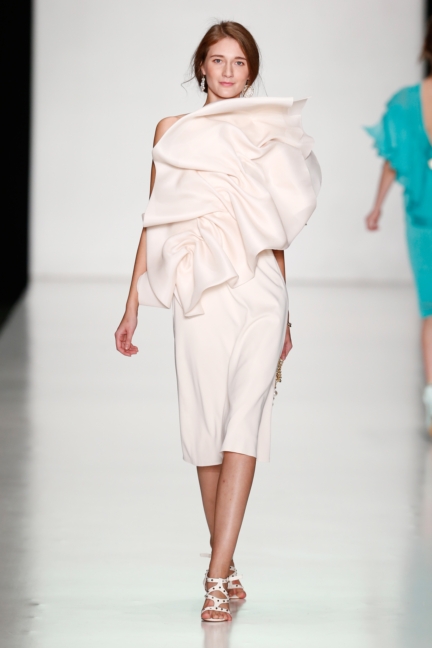 ss-2014_mercedes-benz-fashion-week-russia_ru_laroom_44511