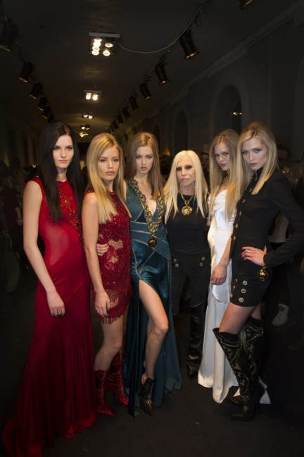 donatella-versace-backstage-milan-fashion-week-autumn-winter-2014-00004