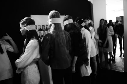 versace-backstage-milan-fashion-week-autumn-winter-2014-00018