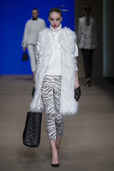 elisabetta-franchi-milan-fashion-week-autumn-winter-2015-runway-35
