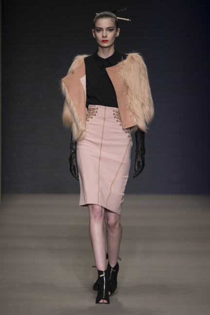 elisabetta-franchi-milan-fashion-week-autumn-winter-2015-runway-43
