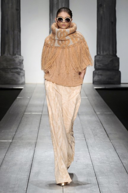 laura-biagiotti-milan-fashion-week-autumn-winter-2015-runway-24