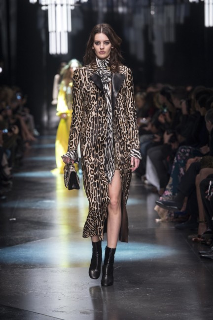 roberto-cavalli-milan-fashion-week-autumn-winter-2015-4