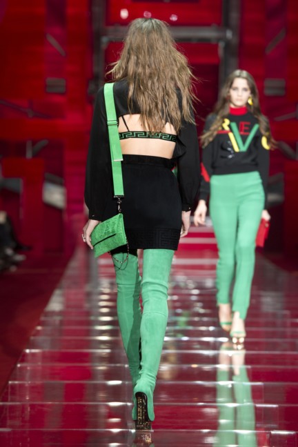 versace-milan-fashion-week-autumn-winter-2015-runway-back-27