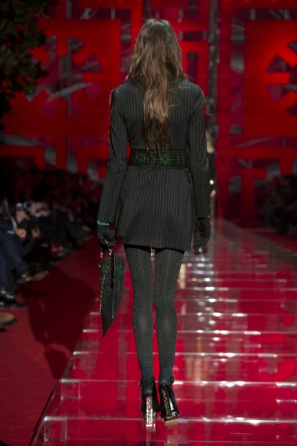 versace-milan-fashion-week-autumn-winter-2015-runway-back-3