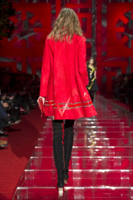 versace-milan-fashion-week-autumn-winter-2015-runway-back-32
