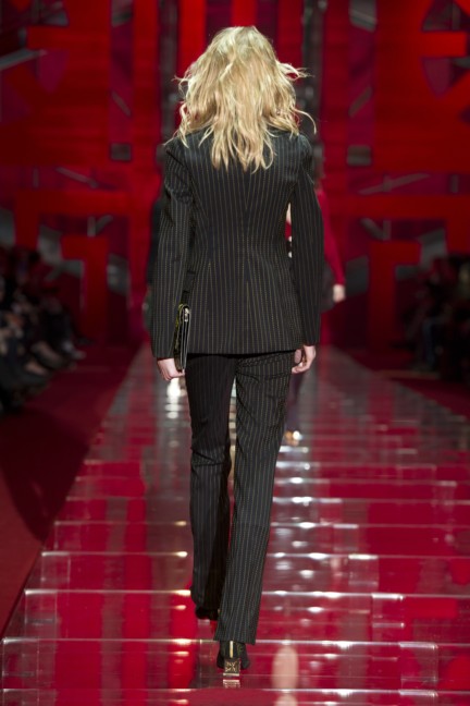 versace-milan-fashion-week-autumn-winter-2015-runway-back-4