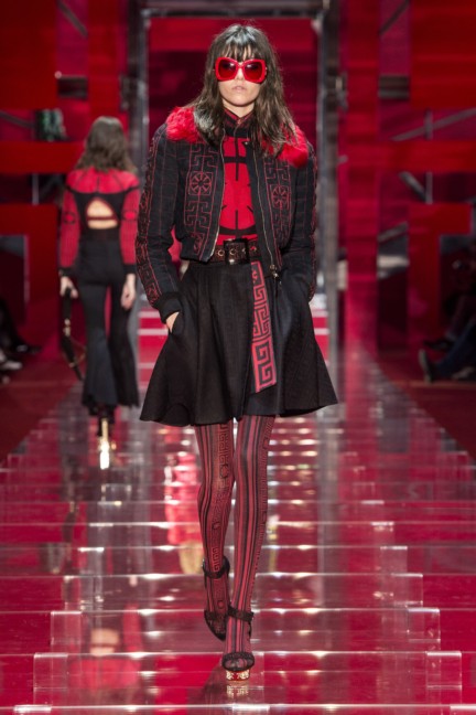 versace-milan-fashion-week-autumn-winter-2015-runway-front-14