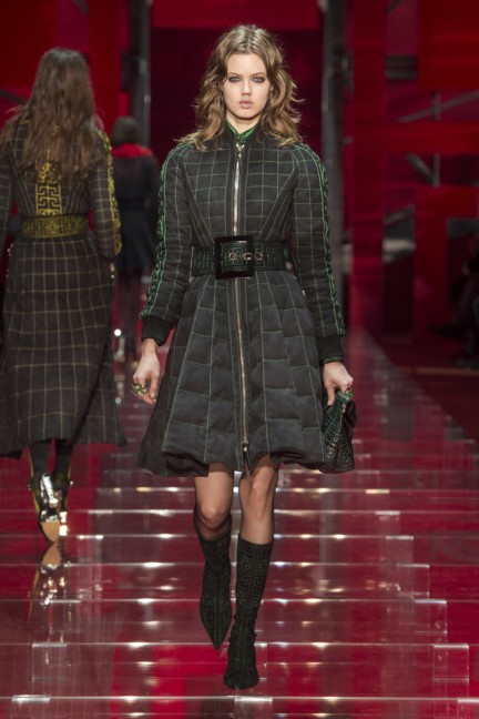 versace-milan-fashion-week-autumn-winter-2015-runway-front-16