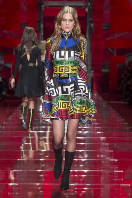versace-milan-fashion-week-autumn-winter-2015-runway-front-20
