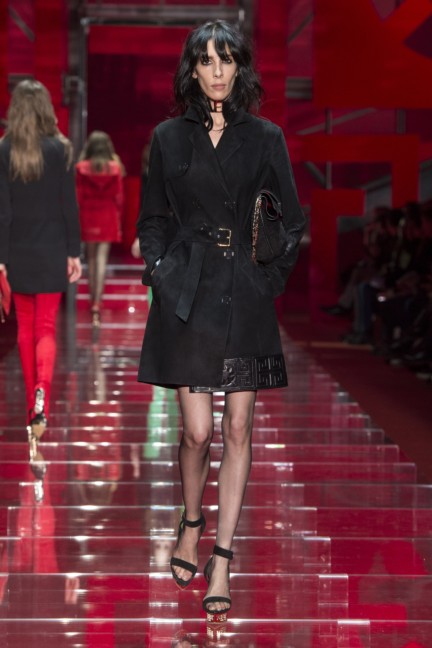 versace-milan-fashion-week-autumn-winter-2015-runway-front-26