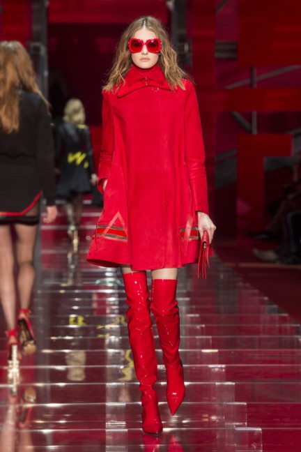 versace-milan-fashion-week-autumn-winter-2015-runway-front-32