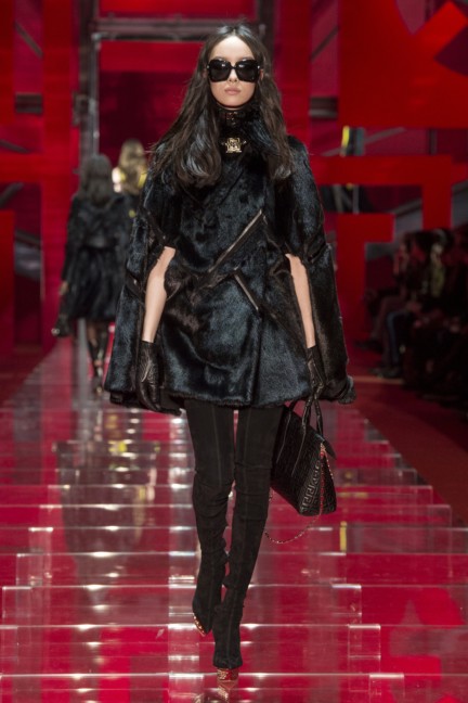 versace-milan-fashion-week-autumn-winter-2015-runway-front-35