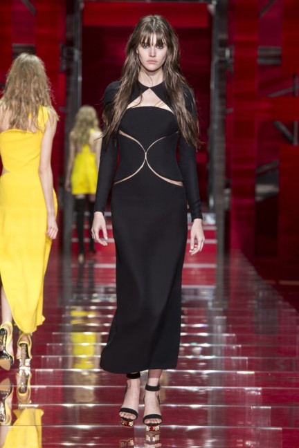 versace-milan-fashion-week-autumn-winter-2015-runway-front-45