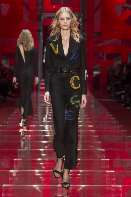 versace-milan-fashion-week-autumn-winter-2015-runway-front-47