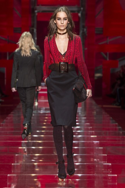 versace-milan-fashion-week-autumn-winter-2015-runway-front-5
