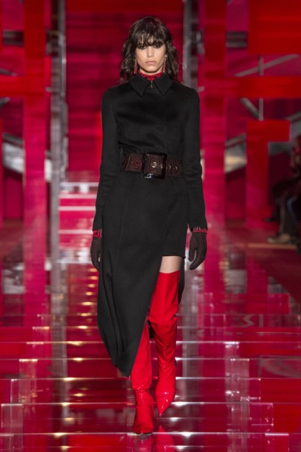 versace-milan-fashion-week-autumn-winter-2015-runway-front