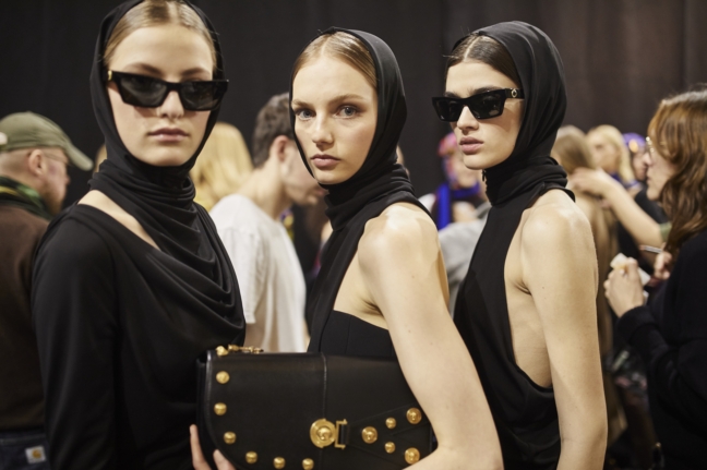 180223_versace_fashion-show_fw18_backstage_0223