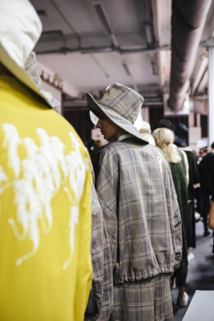 miaoran-milan-mens-ss-17-backstage-34