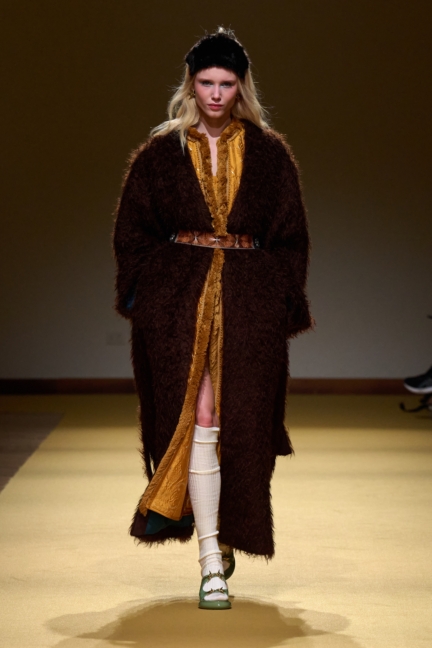 012_hui_fw26_runway_looks_2x3