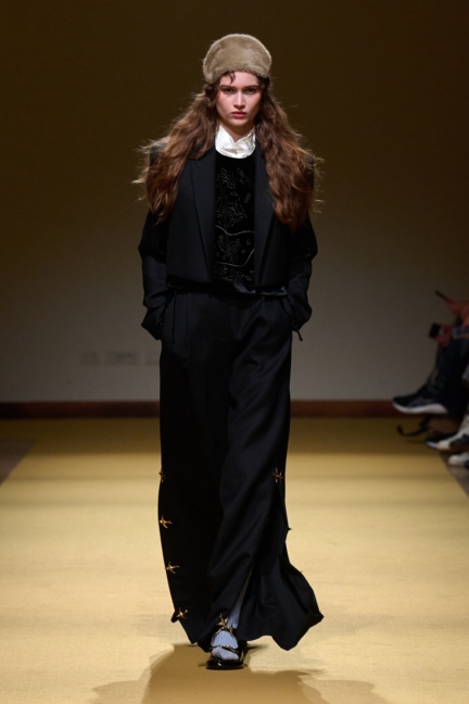 026_hui_fw26_runway_looks_2x3