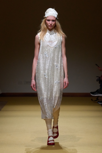 035_hui_fw26_runway_looks_2x3