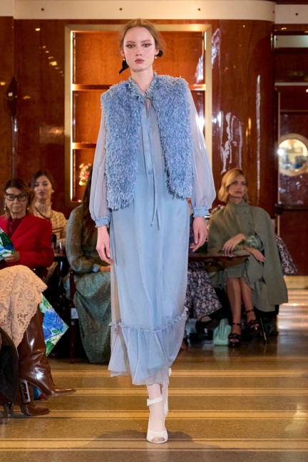 luisa-beccaria_f25_runway_002