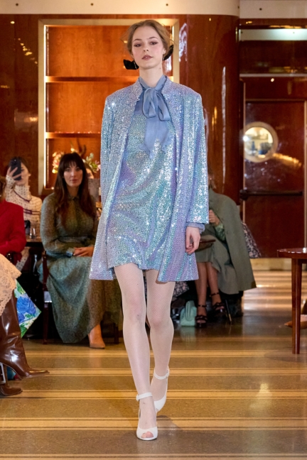 luisa-beccaria_f25_runway_005