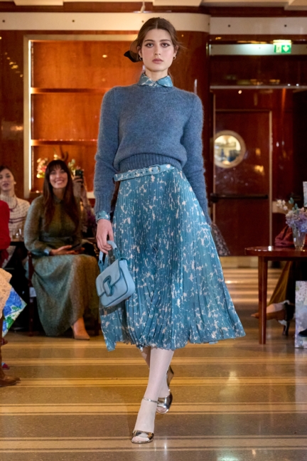 luisa-beccaria_f25_runway_007