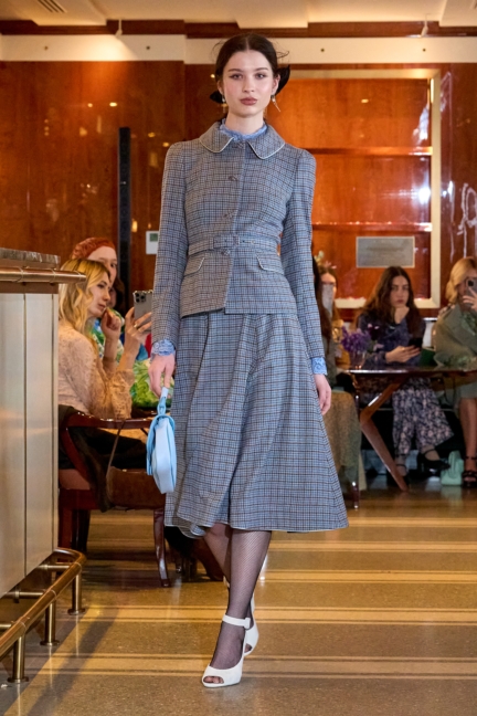 luisa-beccaria_f25_runway_008
