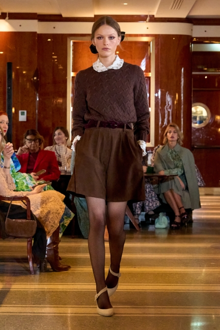 luisa-beccaria_f25_runway_011