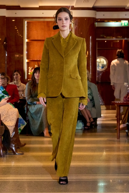 luisa-beccaria_f25_runway_012