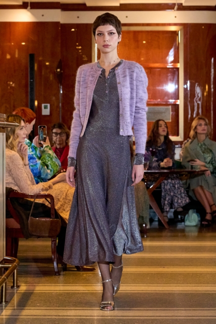luisa-beccaria_f25_runway_013