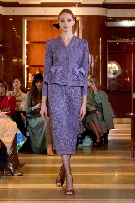 luisa-beccaria_f25_runway_016