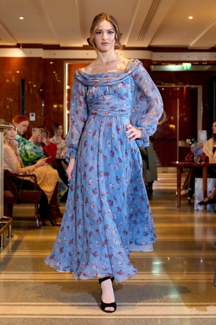 luisa-beccaria_f25_runway_017