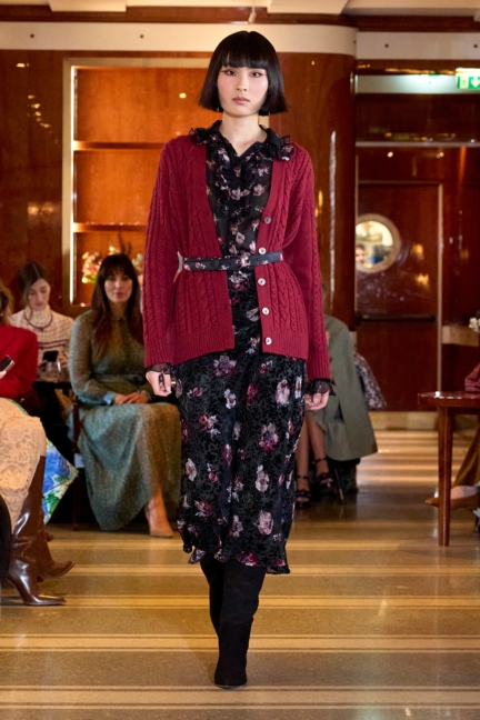 luisa-beccaria_f25_runway_019